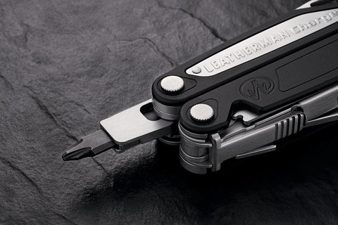 Мультитул Leatherman Charge AL, 17 функций, кожаный чехол (подарочная упаковка)