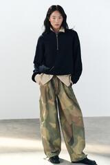 ZARA ШИРОКИЕ БРЮКИ С ПРИНТОМ И ШНУРКАМИ, ХАКИ