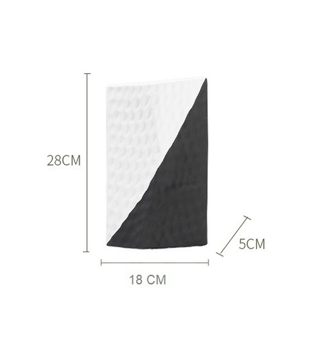 Ваза Black and White Vase A