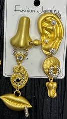 73322-dlinnye-asimmetrichnye-sergi-v-stile-schiaparelli-s-podveskami