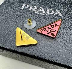 20248 - Серьги- пусеты треугольники PRADA с эмалью в позолоте
