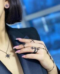 kolco-meteorites-noir-v-dva-oborota-iz-serebra-925-proby-s-cirkonami-v-chernom-rodazhe