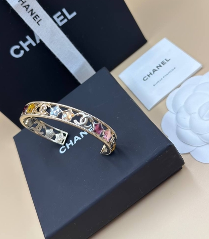 Браслет жесткий с цветными вставками CHANEL цвет шампань