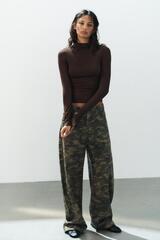 ZARA ДЖИНСЫ TRF BAGGY С ПРИНТОМ, ХАКИ