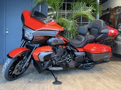CVO Street Glide Limited "Citrus Heat CVO Tri-Tone" (2026)