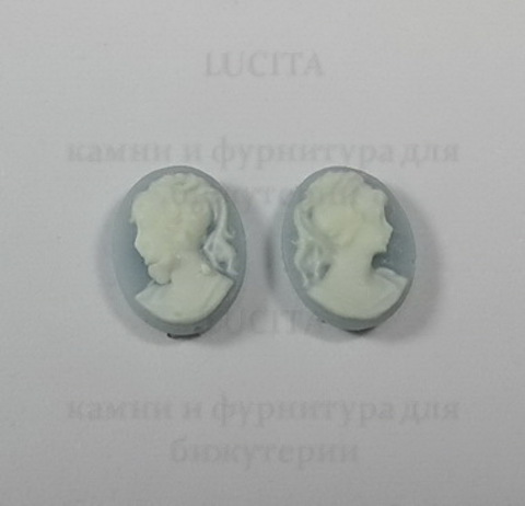 Камея "Девушка с хвостиком" белого цвета на голубом фоне 10х8 мм (прав) ()