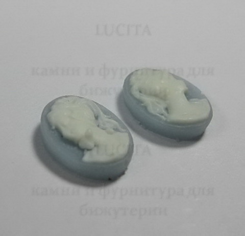 Камея "Девушка с хвостиком" белого цвета на голубом фоне 10х8 мм (прав) ()