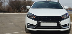 Решетка радиатора NEXT верхняя (глянец) на Lada Vesta