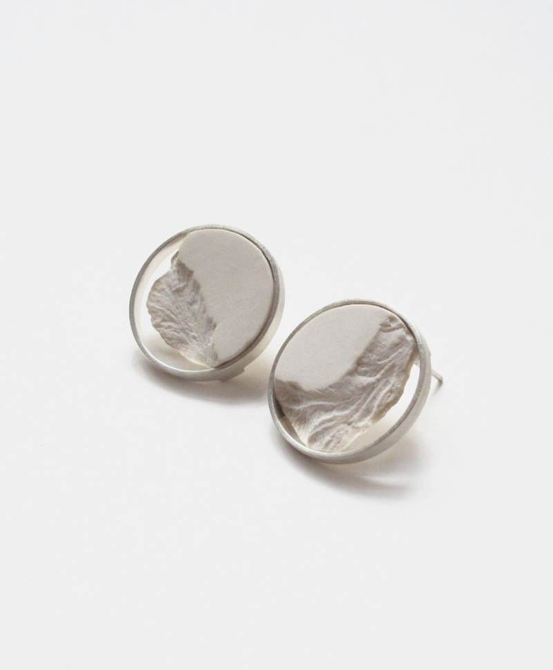 серьги-circle-white-silver