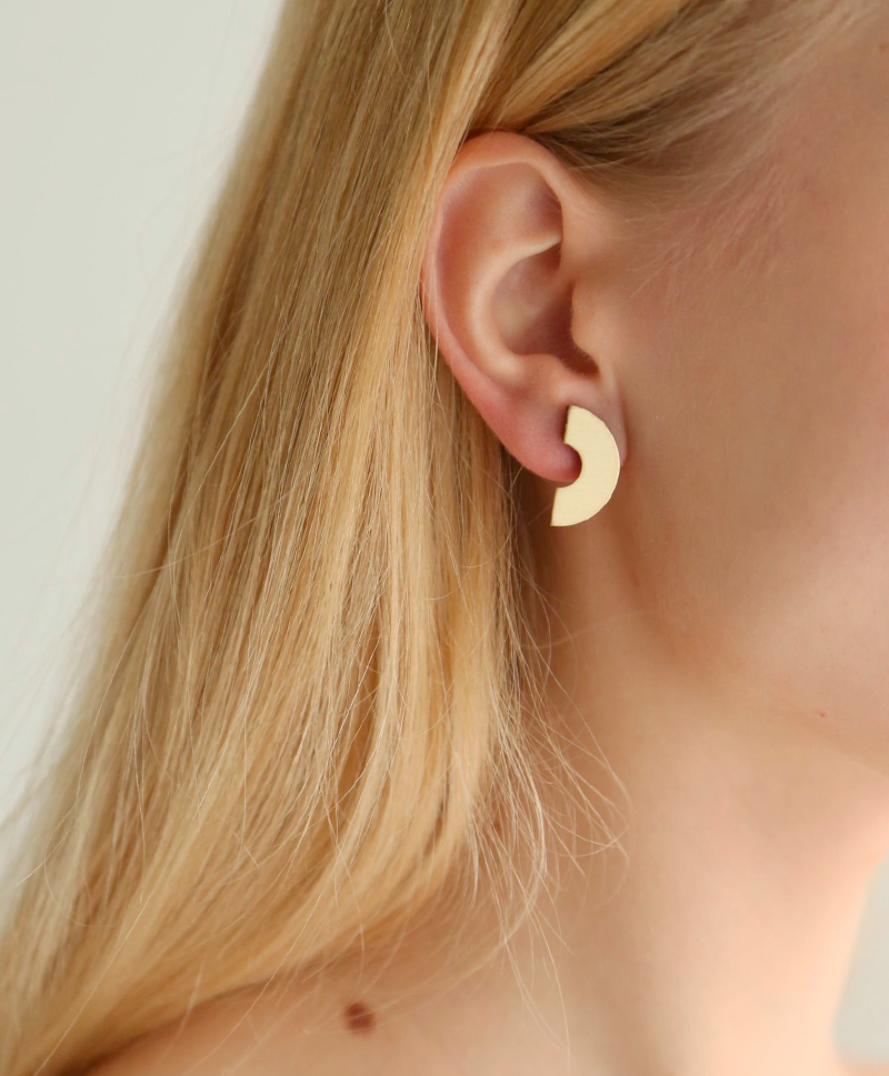 Серьги Half Disc Studs Brushed Brass
