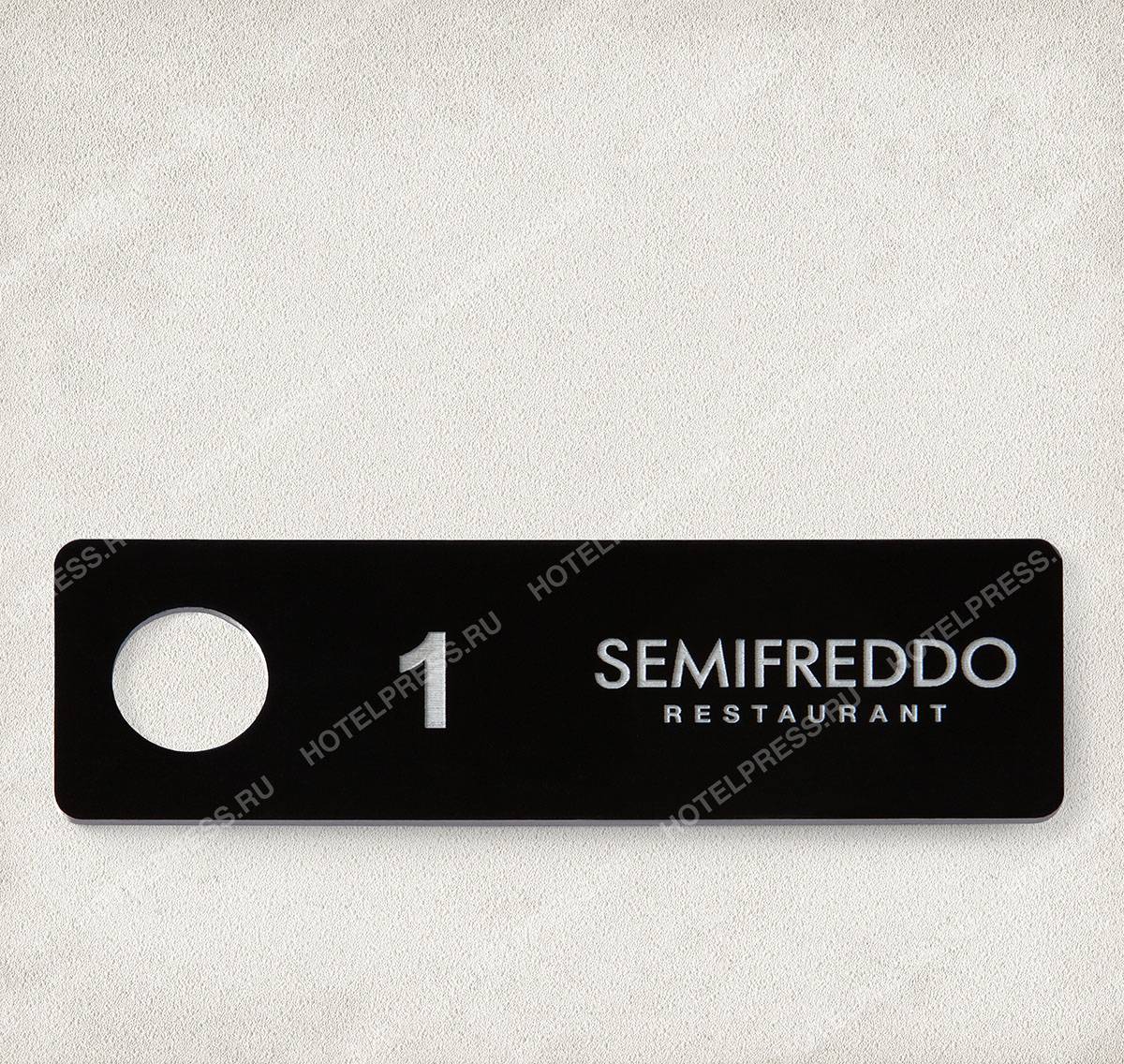 Гардеробный пластиковый номерок ресторана SEMIFREDDO