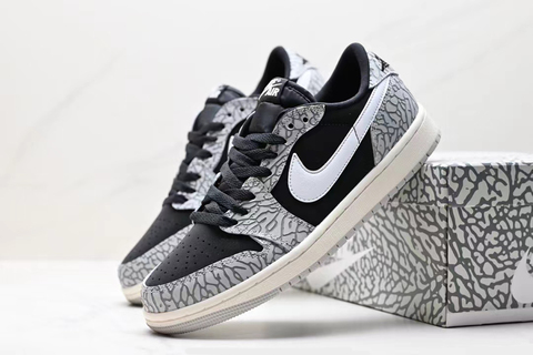 Air Jordan 1 Low OG 'Black Cement' 