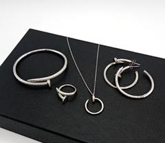 Колье из серебра 925 пробы с подвеской 