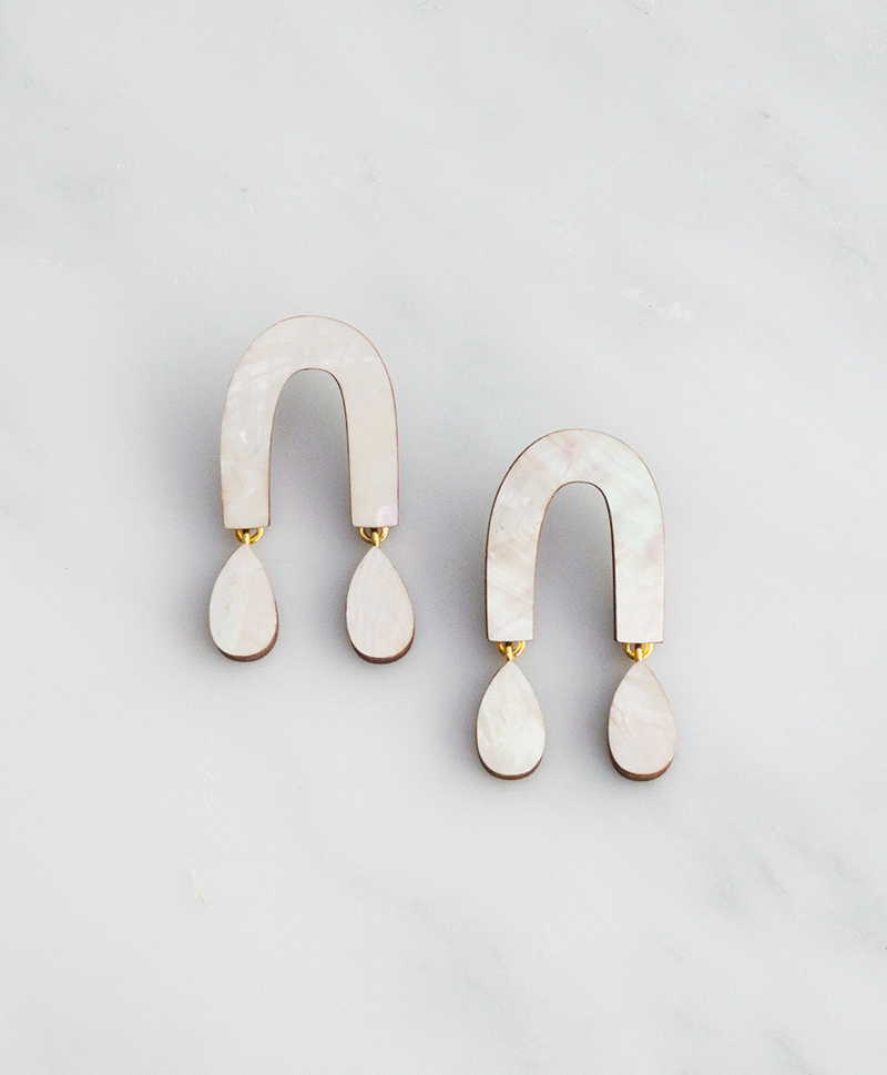 Серьги Waterfall Arch Earrings Mother of Pearl