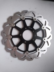 Диск тормозной на SUZUKI GSX R 600 / 750 97-03, GSX R 1000, GSX R HAYABUSA 1300,TL R 1000 передний, лепестковый, черный