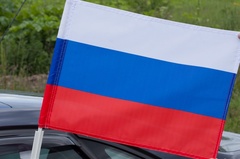 Флаг России на машину - Магазин тельняшек.ру 8-800-700-93-18Флаг России 30х40 см с креплением на боковое стекло автомобиля в Магазине тельняшек