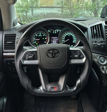 Руль для Toyota в стиле Land Cruiser 300 Carbon
