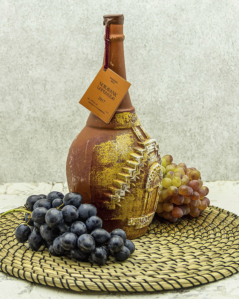 Вино Maran Winery Нораванк Красное сухое в Кувшине 2017 г.у. 14% 1,2 л, Армения