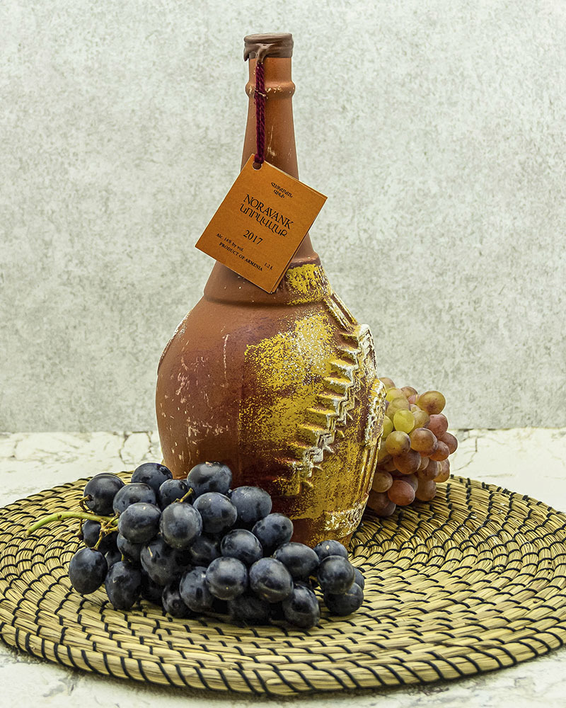 Вино Maran Winery Нораванк Красное сухое в Кувшине 2017 г.у. 14% 1,2 л, Армения