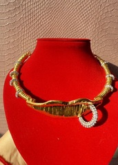 84588-kole-choker-lips-v-stile-schiaparelli