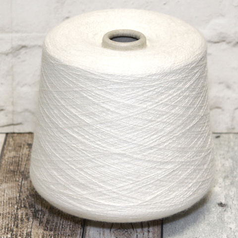 Смесовка с ангорой NEW MILL ANGORA MERINO 1/15 белый молочный