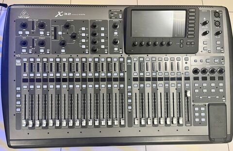 BEHRINGER X32 цифровой программируемый микшер 32 канала, 16 шин, 32 х 32 интерфейс USB