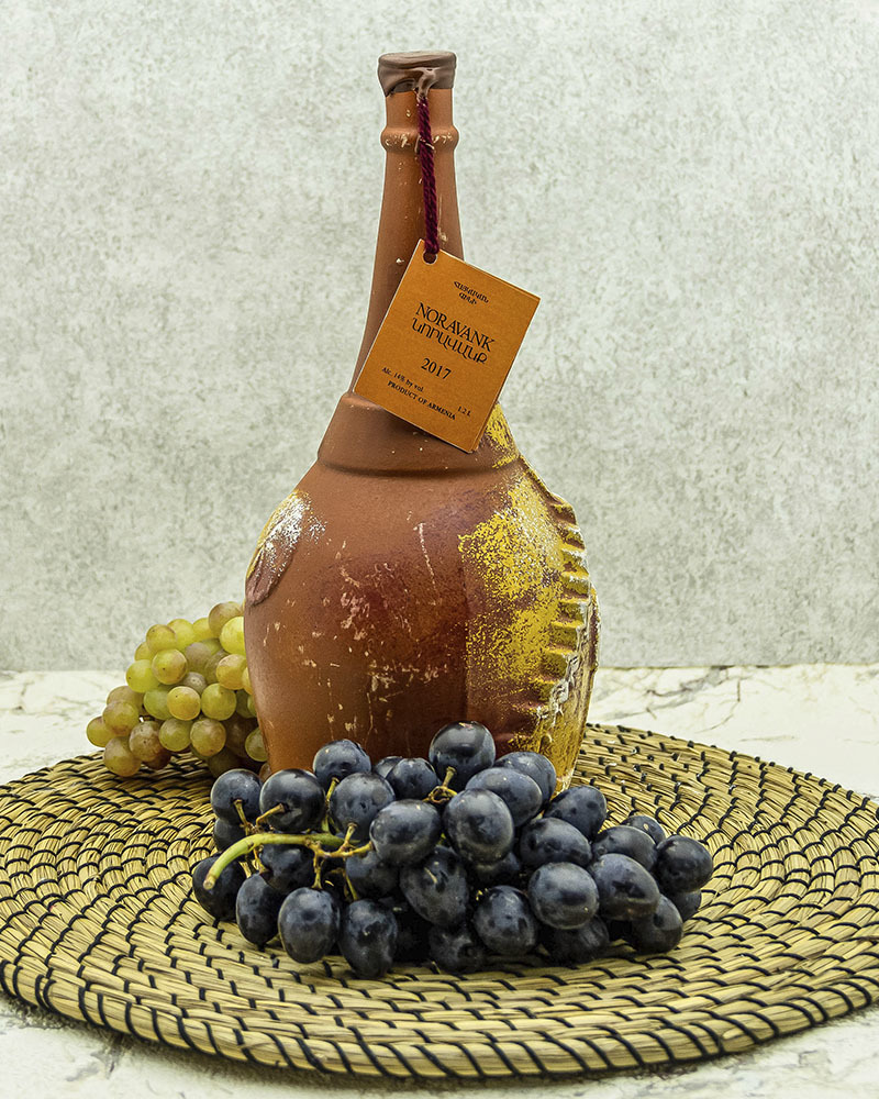 Вино Maran Winery Нораванк Красное сухое в Кувшине 2017 г.у. 14% 1,2 л, Армения