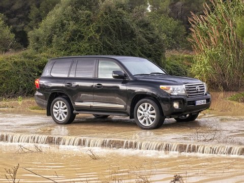 Чехлы на Toyota Land Cruiser 200 2007–2015 г.в.