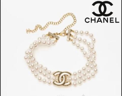 Колье-чокер CHANEL - нитки жемчуга трехрядное с лого