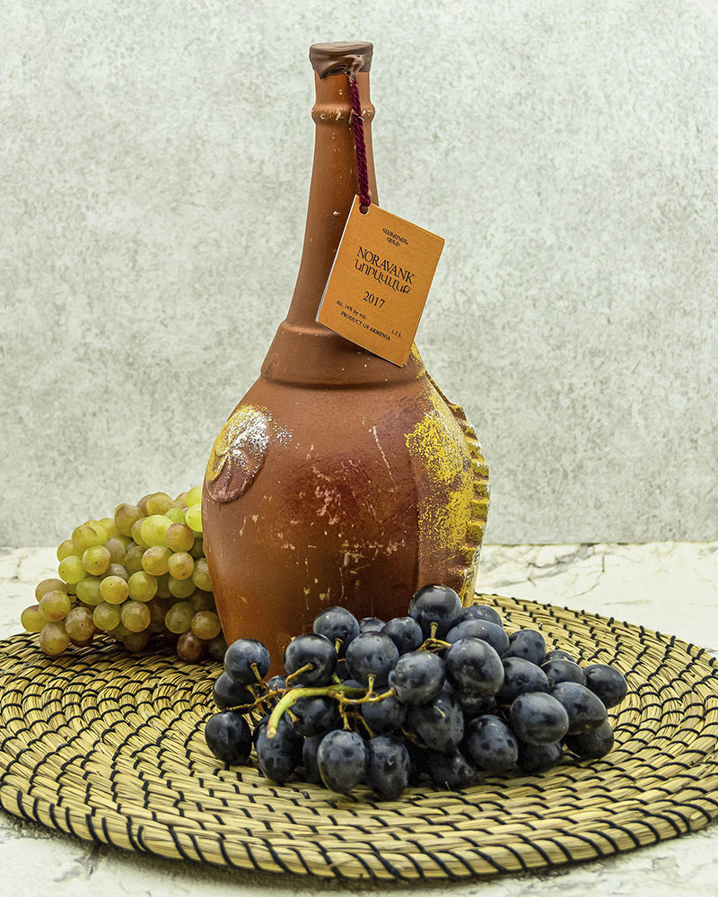Вино Maran Winery Нораванк Красное сухое в Кувшине 2017 г.у. 14% 1,2 л, Армения