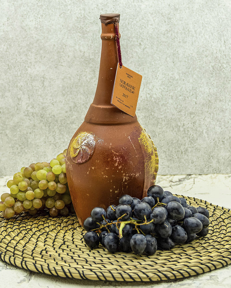 Вино Maran Winery Нораванк Красное сухое в Кувшине 2017 г.у. 14% 1,2 л, Армения