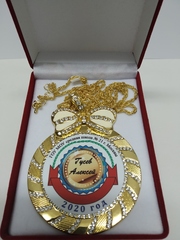 Медаль со стразами 