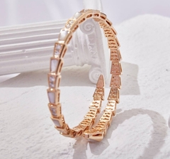 braslet-zmeya-serpenti-v-rozovoj-pozolote-s-perlamutrom-i-cirkonami-vgold