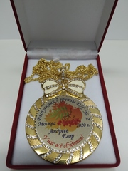 Медаль со стразами 