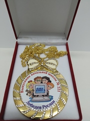 Медаль со стразами 