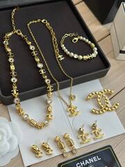 Браслет цепочка с подвесками из жемчуга by CHANEL