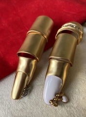84570-kolco-na-ves-palec-s-krasnym-belym-nogtem-v-stilistike-schiaparelli