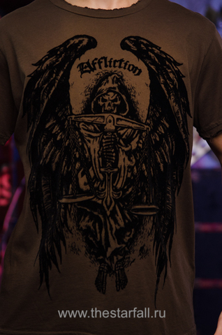 Affliction | Футболка мужская Scales Winged Grim Reaper A111C принт спереди