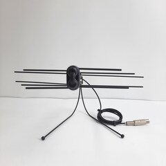 КОМНАТНАЯ ЦИФРОВАЯ АКТИВНАЯ НАПРАВЛЕННАЯ ТЕЛЕВИЗИОННАЯ АНТЕННА Триада-3208/antenna.ru