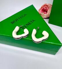 Серьги треугольники в стиле Bottega c зеленой/белой эмалью
