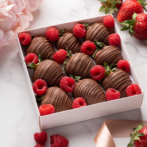 Клубника в шоколаде «Raspberry» (9-12 ягод)