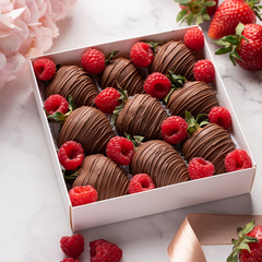 Клубника в шоколаде «Raspberry» (9-12 ягод)