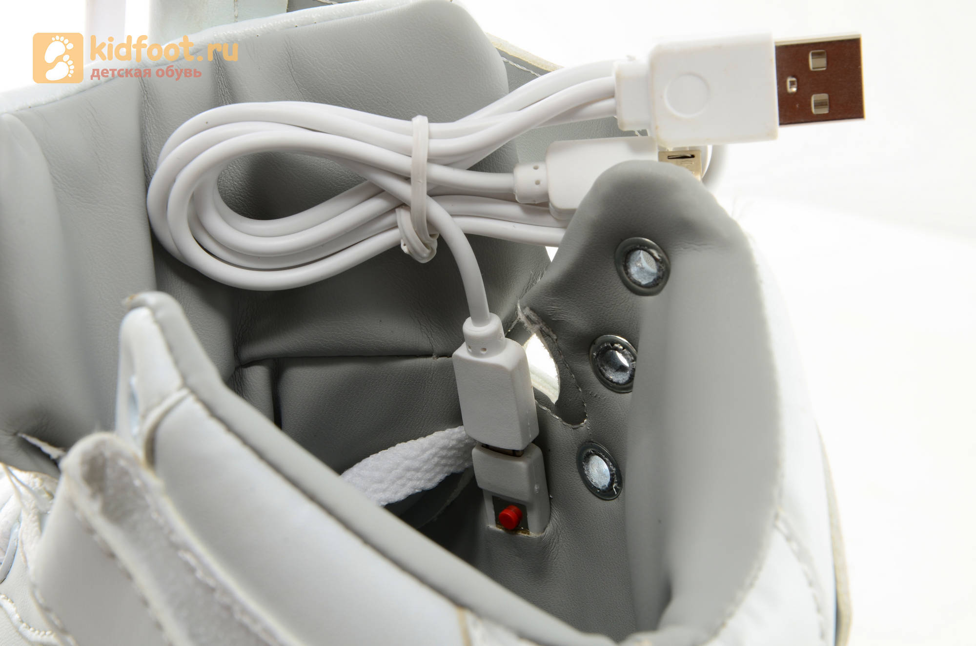 Светящиеся высокие кроссовки с USB зарядкой Fashion (Фэшн) на шнурках и липучках, цвет белый, светится вся подошва