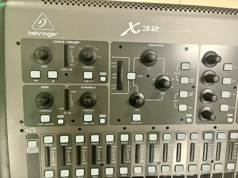 BEHRINGER X32 цифровой программируемый микшер 32 канала, 16 шин, 32 х 32 интерфейс USB