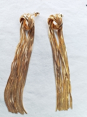 20146-sergi-dlinnye-iz-cepochek-zavyazannyh-v-uzel-v-stile-celine