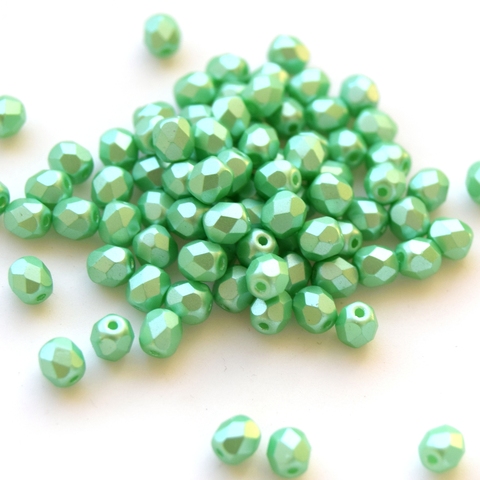Бусина 4 мм граненая Pastel Light Green