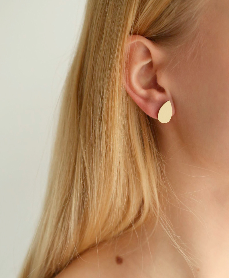 Серьги Raindrop Studs Brushed Brass