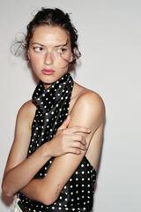 ZARA АТЛАСНЫЙ ТОП С ГОРЛОВИНОЙ ХАЛТЕР, ЧЕРНЫЙ/БЕЛЫЙ