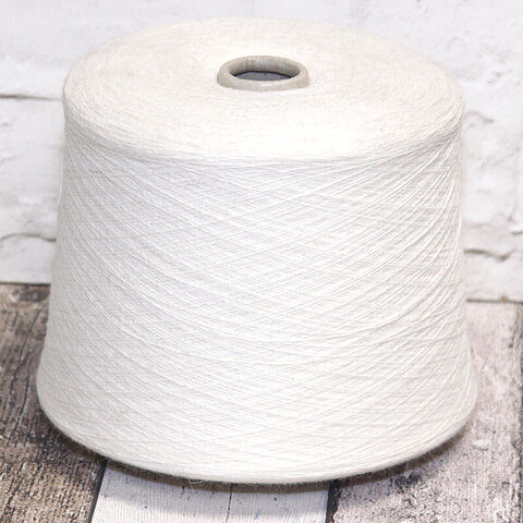 Смесовка с мериносом и ангорой (18%) NEW MILL VIRGINIA 1770 белый молочный