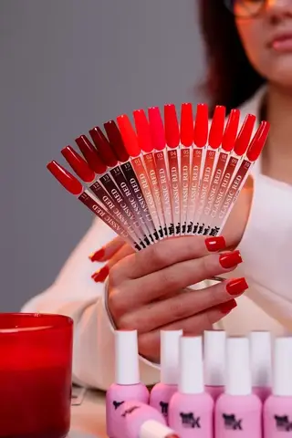 M&K Мик,гель-лак Classic Red (Классический красный) 4